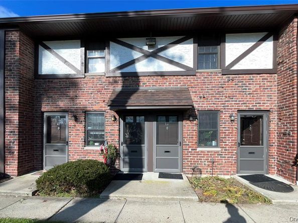 45 Newbrook Lane 45, Bay Shore NY 11706