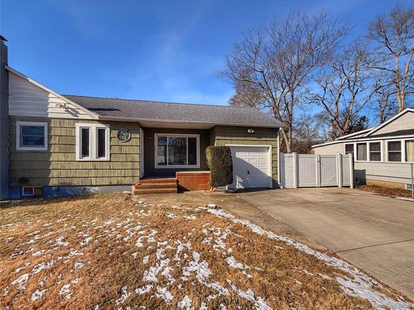 20 Bogota Road, Mastic Beach NY 11951