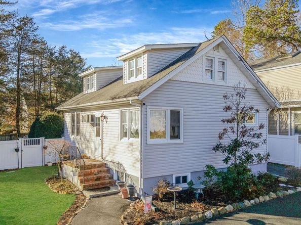 26 Neptune Road, Rocky Point NY 11778