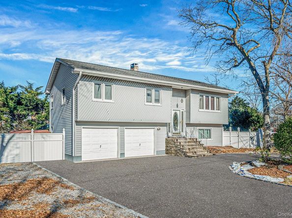 299 Seminole Street, Ronkonkoma NY 11779