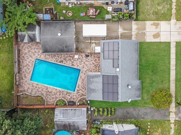 14 Garden Court, Bay Shore NY 11706