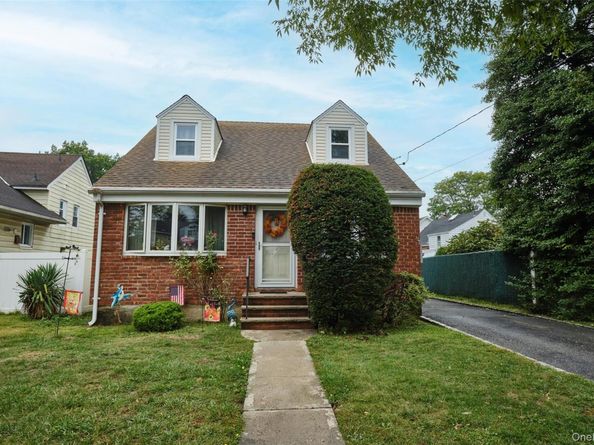 911 Covert Avenue, New Hyde Park NY 11040