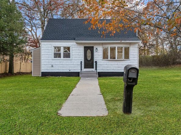 78 Carr Lane, Coram NY 11727