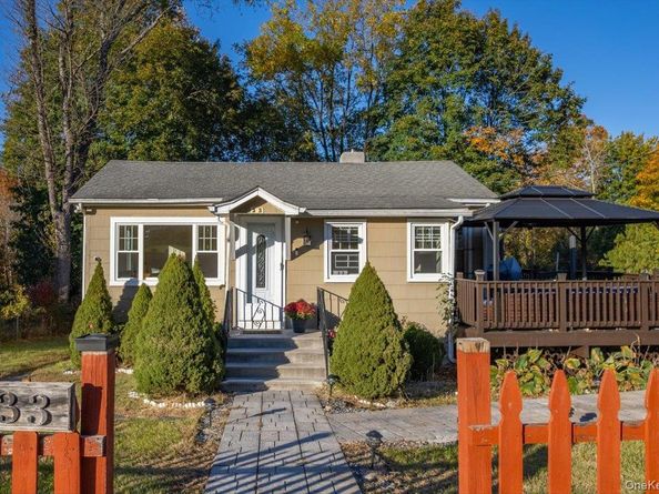 33 Hollowbrook Court N, Cortlandt Manor NY 10567