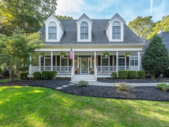 15 Crescent Court, Wading River NY 11792