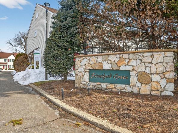 32 Stratford Green, Farmingdale NY 11735