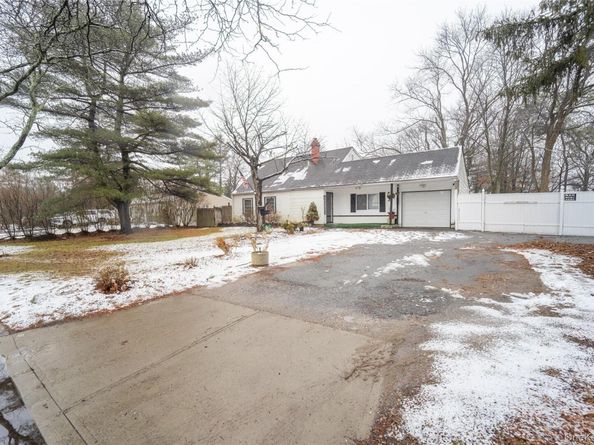 382 Jamaica Avenue, Medford NY 11763