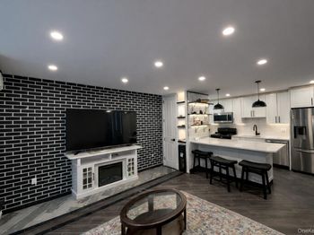 7252 Metropolitan Avenue