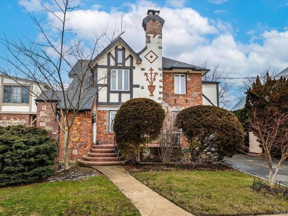 34 Reyam Road, Lynbrook NY 11563