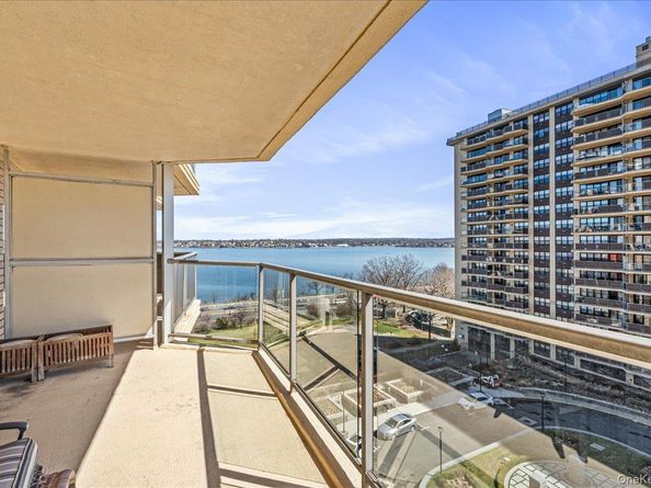 17-85 215th Street 8G, Bayside NY 11360