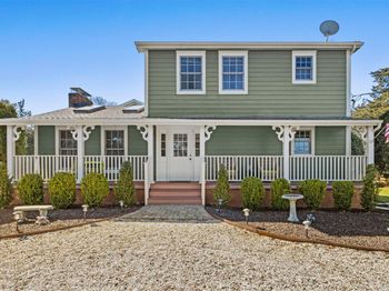 22 Peninsula Drive