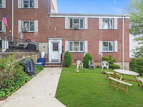 22402 Stronghurst Avenue 208, Queens Village NY 11427