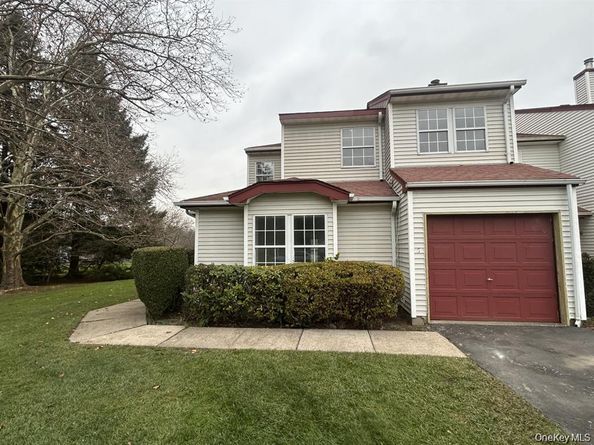 5 Norfolk Court, Coram NY 11727