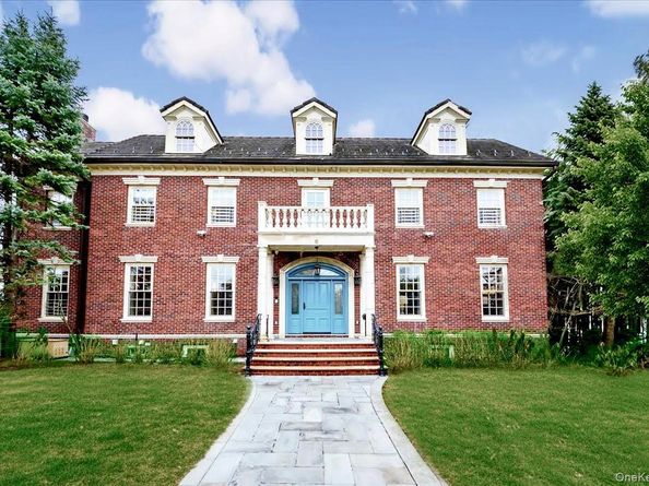 6 Westmoreland Place, Douglaston NY 11363