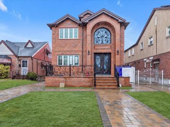 27-09 Utopia Parkway