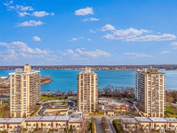 18-05 215 Street 6D, Bayside NY 11360