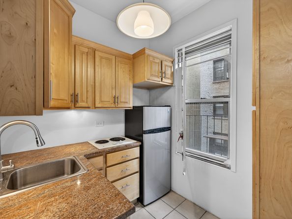 25 West 64th Street 4D, New York NY 10023