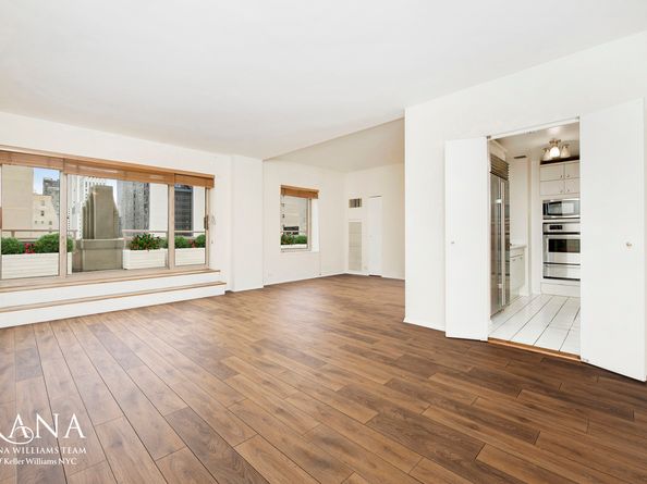 106 Central Park S 22G, New York NY 10019