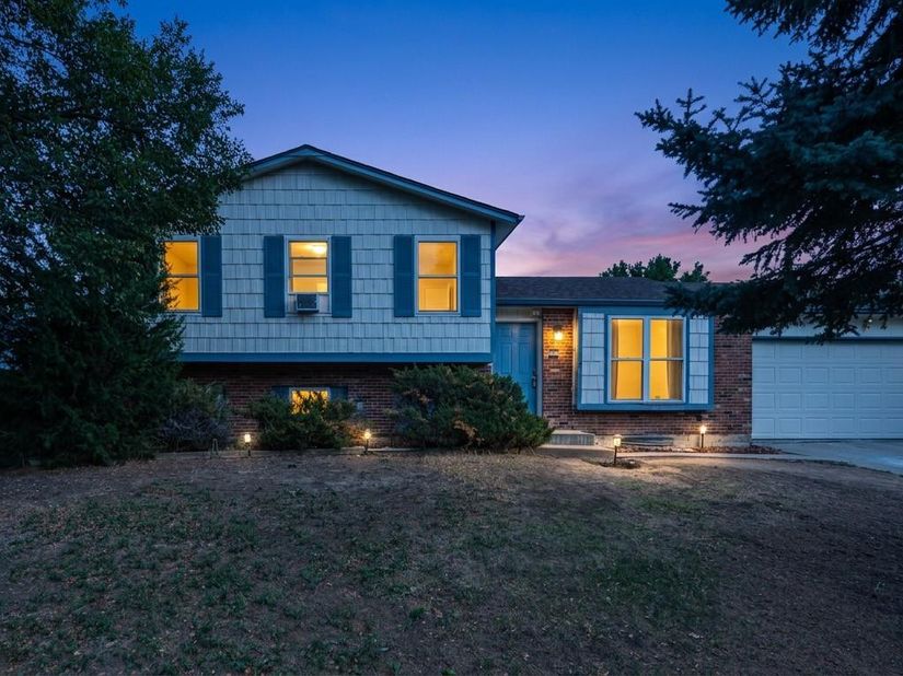 1110 S Salida Way, Aurora CO 80017