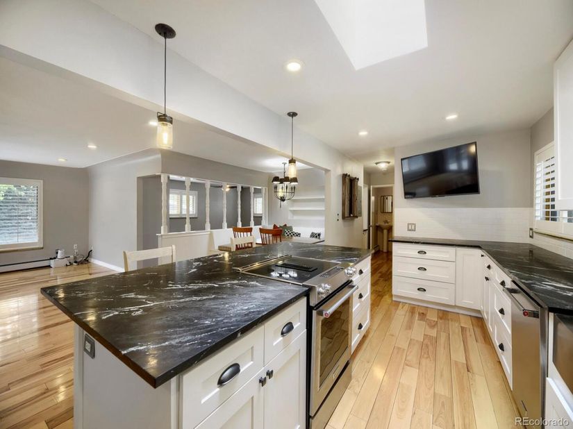 6305 S Valleyview Street, Littleton CO 80120
