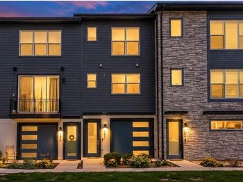 7831 W 43rd Place