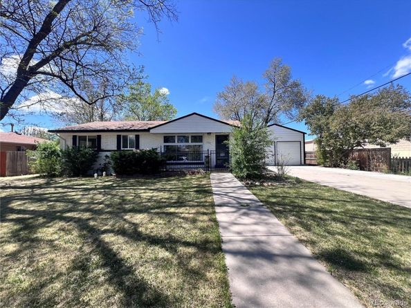 555 Everett Street, Lakewood CO 80226