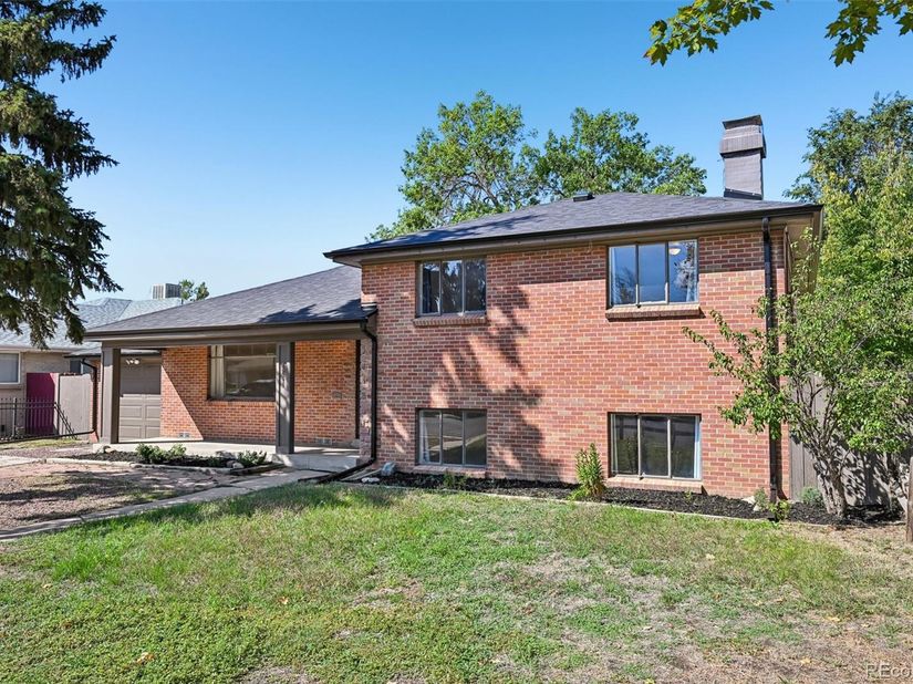 2261 Oakland Street, Aurora CO 80010