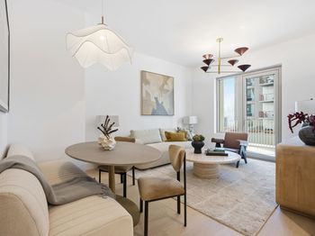 24-01 Queens Plaza N