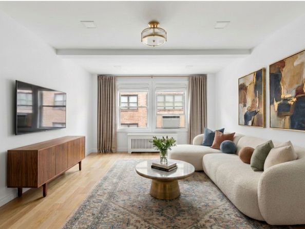 321 East 43rd Street 905, New York NY 10017