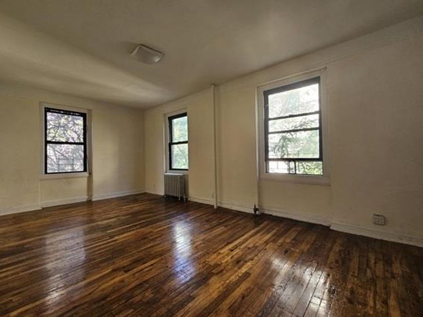 21-58 35th Street 3A, Queens NY 11105