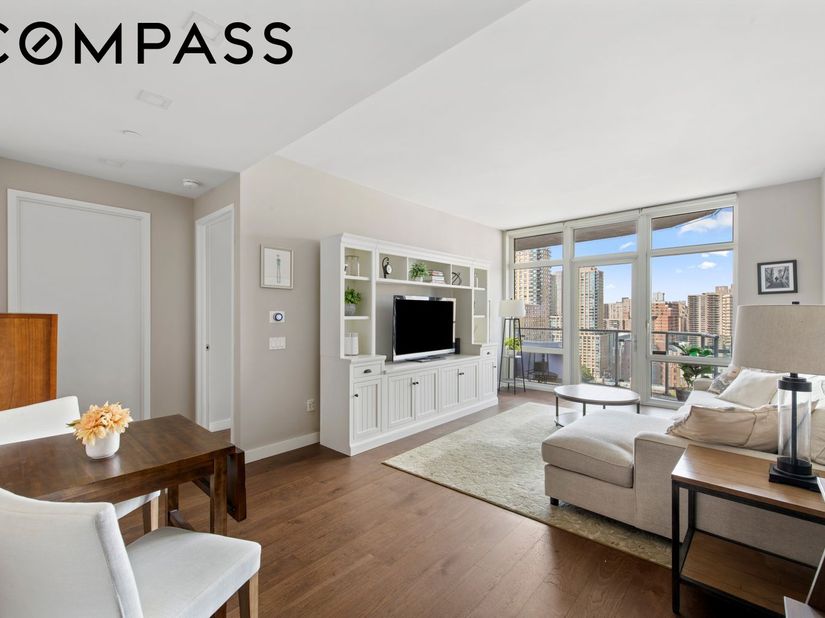 555 West 59th Street 21H, New York NY 10019