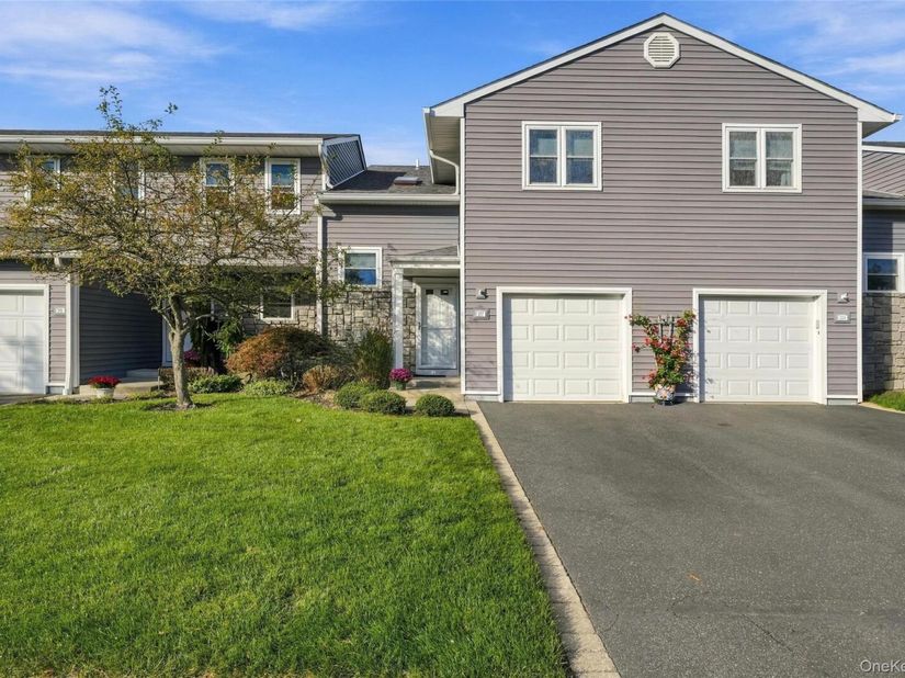 217 Alicia Drive, North Babylon NY 11703