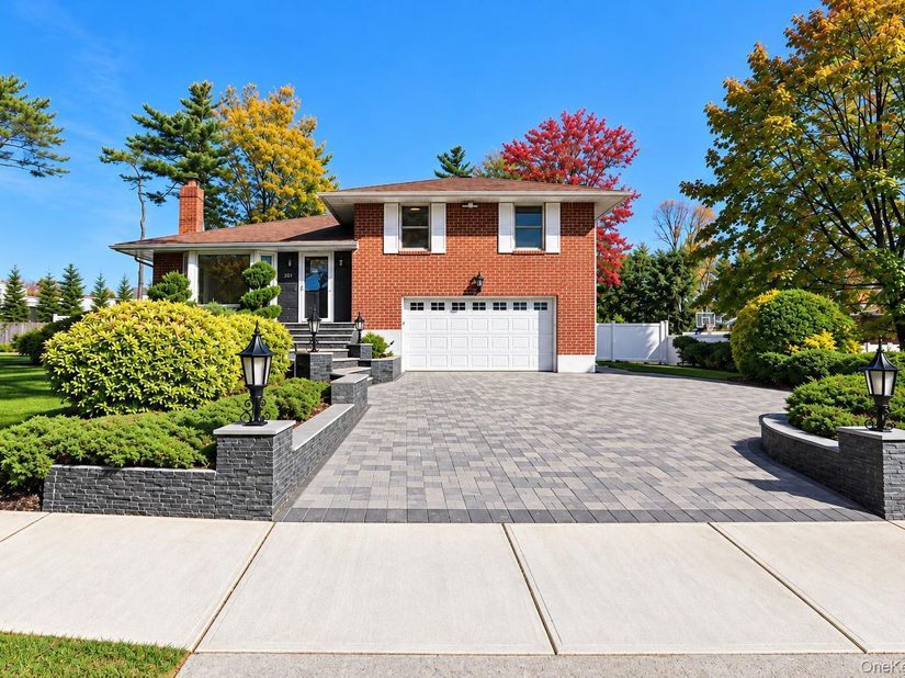 201 Martin Drive, Syosset NY 11791