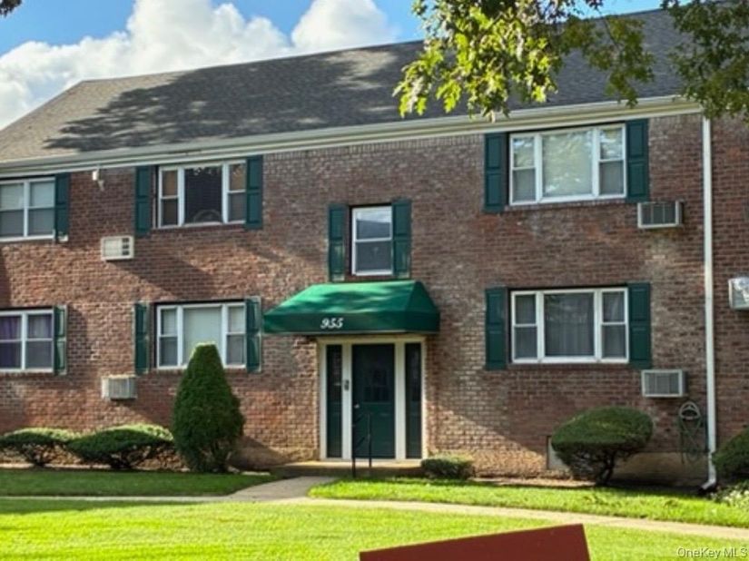 955 Fenwood Drive 1, Valley Stream NY 11580