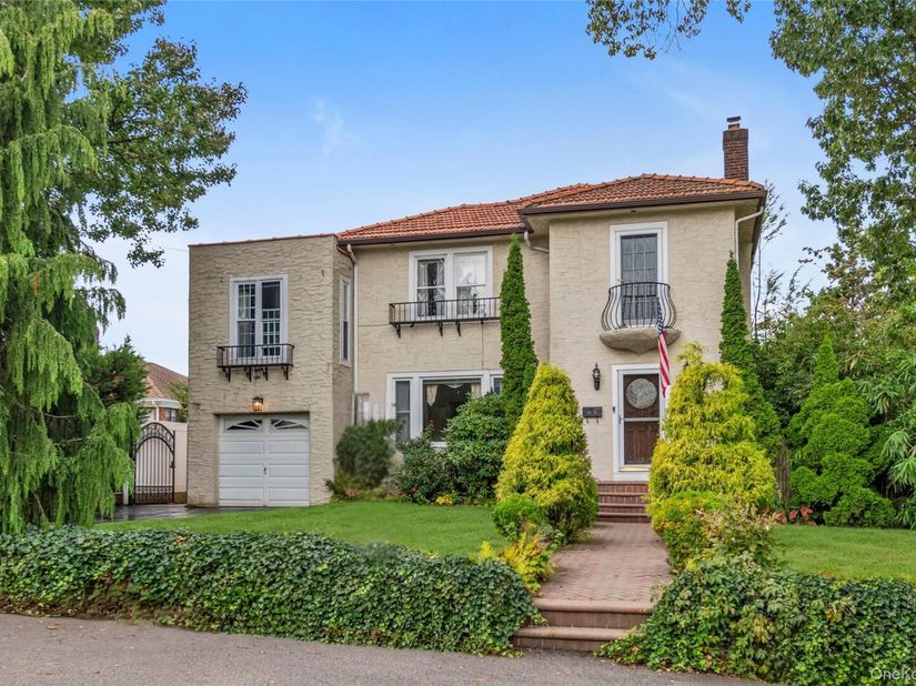 14-84 164th Street, Beechhurst NY 11357