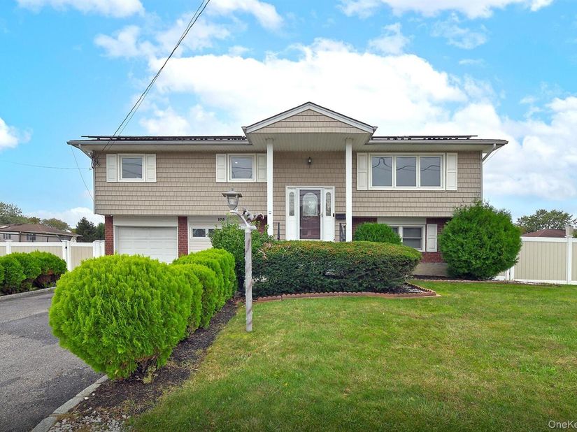 105 N Lewis Avenue, Lindenhurst NY 11757