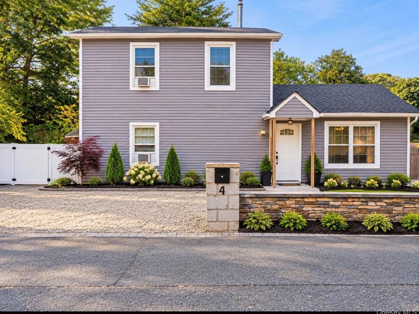 4 Wallace Court, Huntington Station NY 11746
