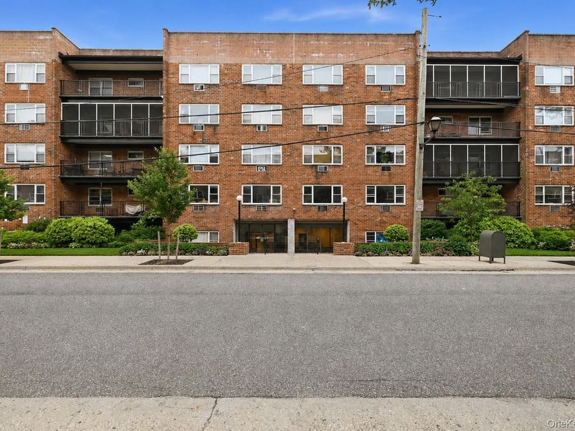 101 Lincoln Avenue 4K, Mineola NY 11501