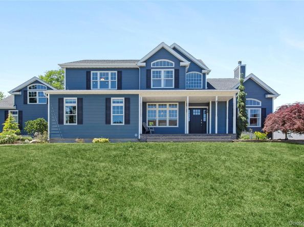 25 Ashley Circle, Manorville NY 11949