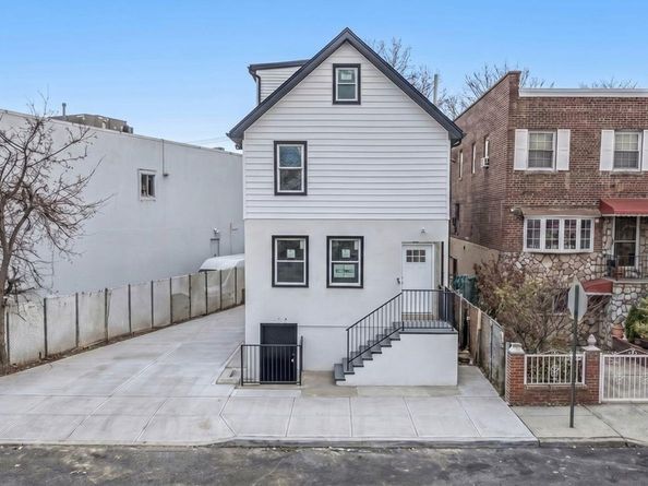 1148 E 211th Street, Bronx NY 10469