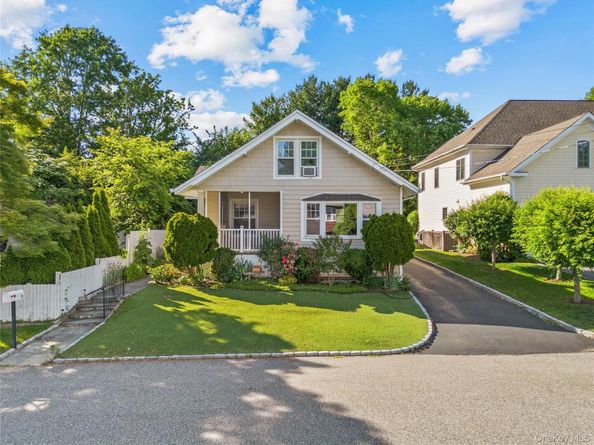 15 Pershing Avenue, Locust Valley NY 11560