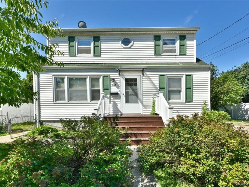 265 S Delaware Avenue, Lindenhurst NY 11757