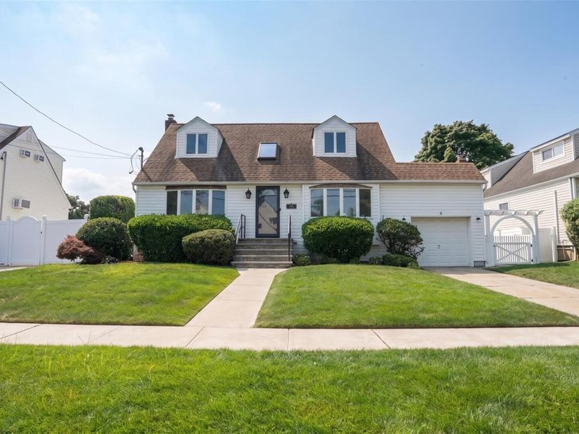 265 Weidner Avenue, Oceanside NY 11572