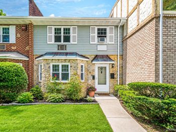 11 Glen Hollow Drive