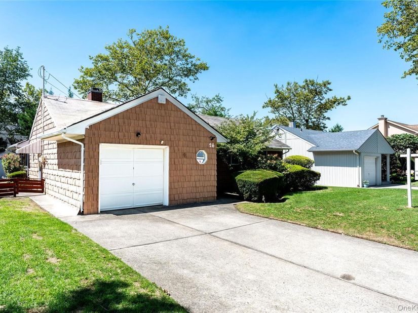 26 Sycamore Road, Valley Stream NY 11581