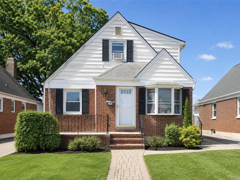 175 Latham Road, Mineola NY 11501