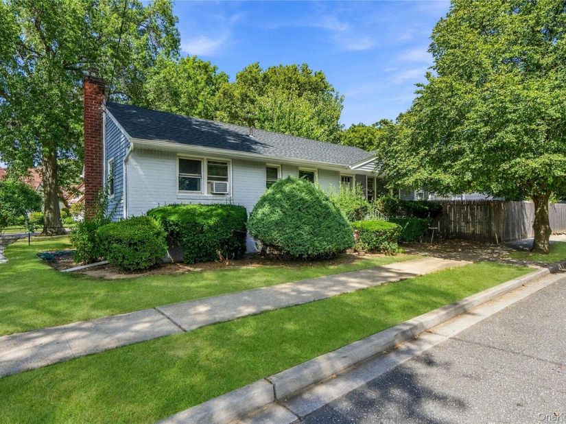 1691 Ivanhoe Drive, Merrick NY 11566