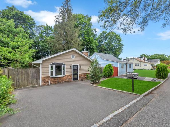 30 Harding Road, Ronkonkoma NY 11779