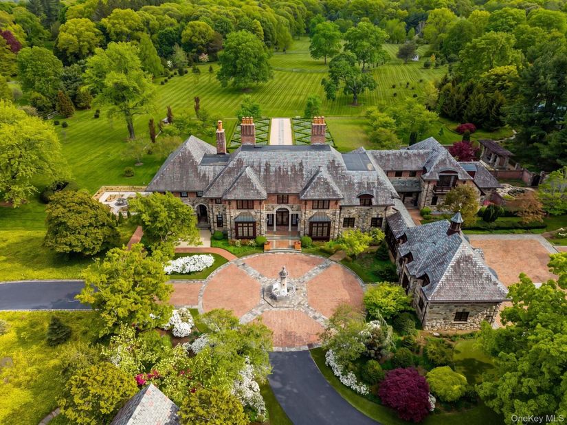 1 Applewood Estate, Upper Brookville NY 11545