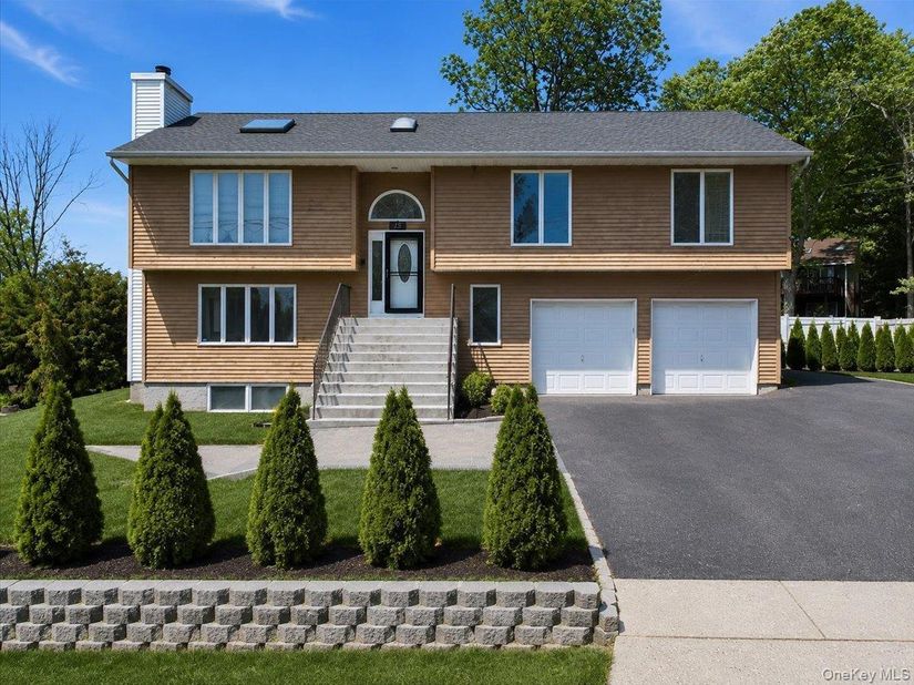 15 Oakhurst Street, South Huntington NY 11746